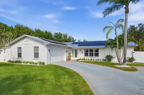 403 Highwood Cir, Jupiter, FL 33458
