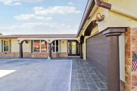 10868 Larch Ct, Palm Beach Gardens, FL 33418