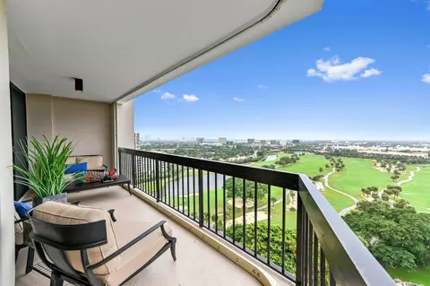 2425 Presidential Way #1806, West Palm Beach, FL 33401