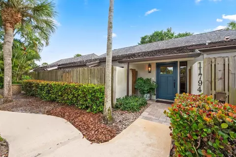 11794 Wimbledon Cir, Wellington, FL 33414