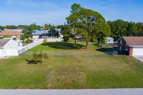 171 SE Dwight Ave, Port St Lucie, FL 34983