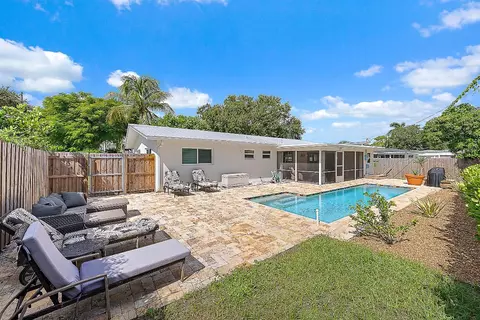 367 W Riverside Dr, Tequesta, FL 33469