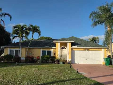 2398 SE Charleston Dr, Port Saint Lucie, FL 34952