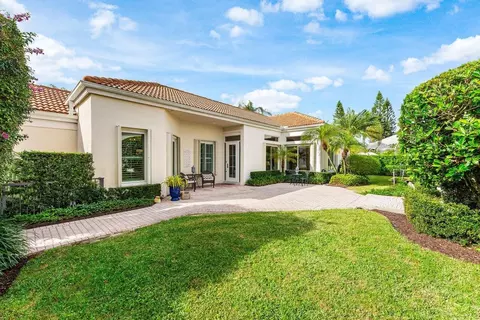 116 Coral Cay Dr, Palm Beach Gardens, FL 33418