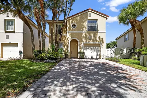 4451 Lake Lucerne Cir, West Palm Beach, FL 33409