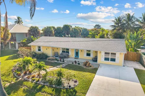 1805 Plover Ave, Fort Pierce, FL 34949