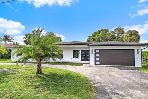 7523 Pine Tree Ln, Lake Clarke Shores, FL 33406