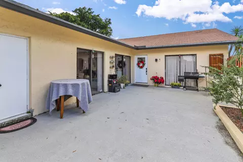 1040 Summit Pl #A, West Palm Beach, FL 33415