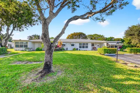 7293 W Oakridge Cir, Lake Worth, FL 33462