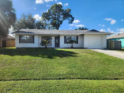 941 SW Mccall Rd, Port Saint Lucie, FL 34953