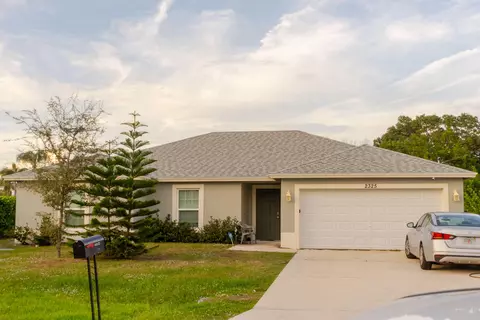 2325 SE Calcutta Cir, Port Saint Lucie, FL 34952