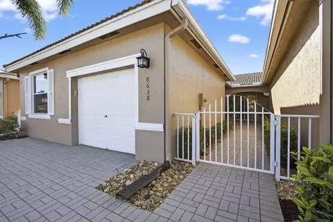 8638 Lineyard Cay, West Palm Beach, FL 33411