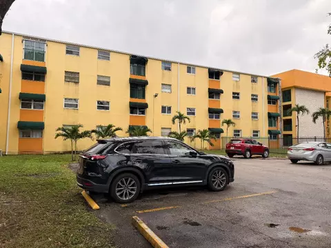 606 W 81st #111, Hialeah, FL 33014