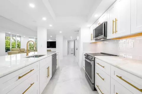 100 SE 5th Ave #304, Boca Raton, FL 33432