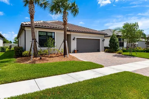 519 SE Villandry Way, Port Saint Lucie, FL 34984