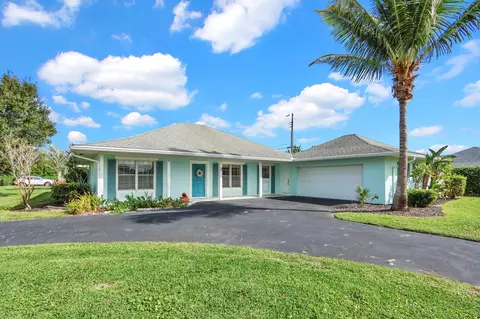 3 SE Paddock Cir, Tequesta, FL 33469