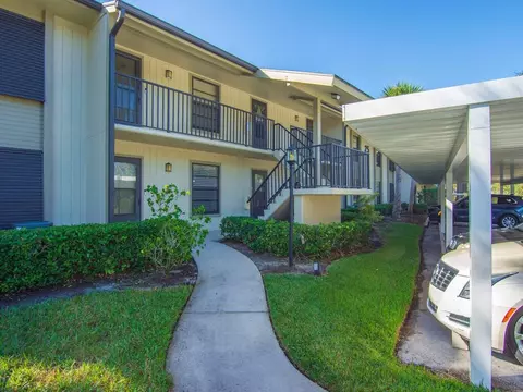 25 Plantation Dr #201, Vero Beach, FL 32966