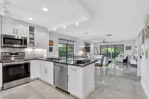 8310 Casa Del Lago #1B, Boca Raton, FL 33433