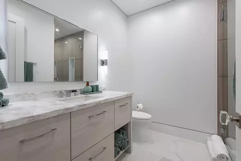 Bath - 3016 SE Dune Dr, Stuart, FL 34996 photo 7 of 9
