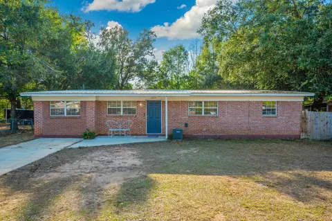 6415 Julia Dr, Milton, FL 32570