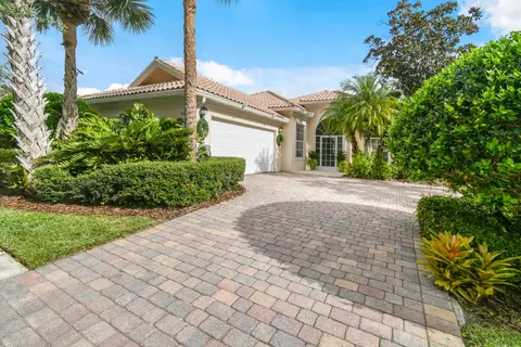 8297 SE Angelina Ct, Hobe Sound, FL 33455