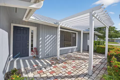 28 Hickory Hill Rd, Tequesta, FL 33469