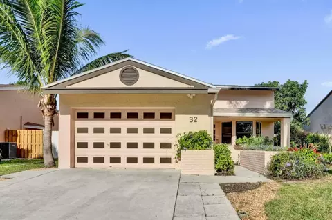 32 Buxton Ln, Boynton Beach, FL 33426