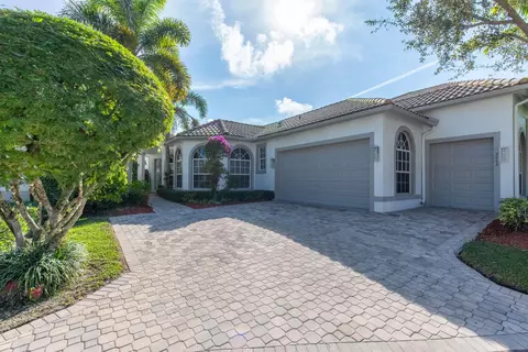 2443 Players Ct, Wellington, FL 33414