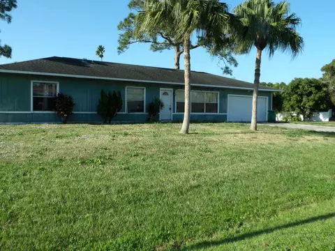 682 NW Cardinal Dr, Port Saint Lucie, FL 34983