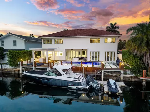 16430 NE 30th Ave, North Miami Beach, FL 33160