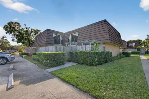 701 7th Ln, Palm Beach Gardens, FL 33418