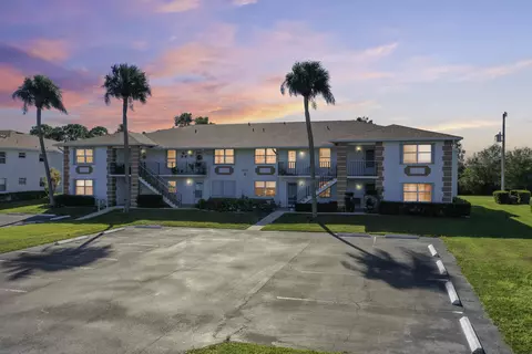 1203 S Lakes End Dr #E-2, Fort Pierce, FL 34982