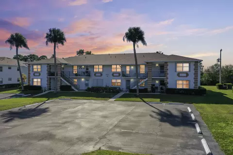 1203 S Lakes End Dr #E-2, Fort Pierce, FL 34982