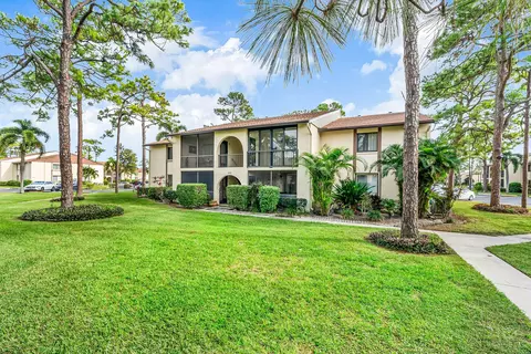 325 Knotty Pne #C-1, Greenacres, FL 33463