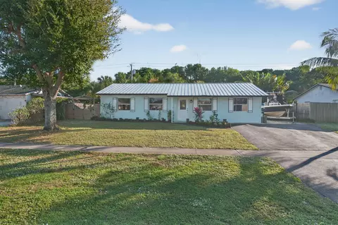 1206 Mohican Blvd, Jupiter, FL 33458