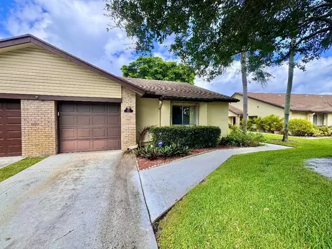 116 Village Walk Dr, Royal Palm Beach, FL 33411