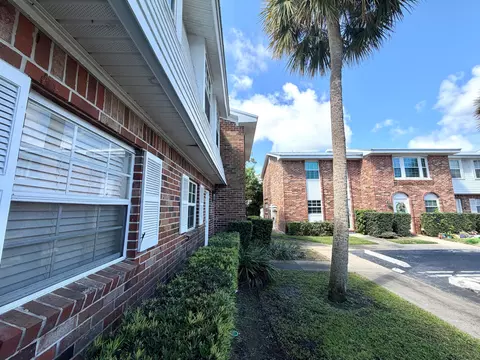 413 N Cypress Dr #4, Tequesta, FL 33469