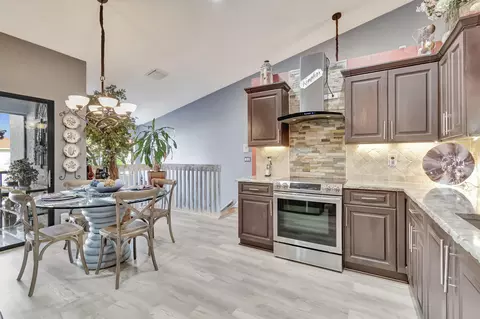 9705 Sills Dr E #204, Boynton Beach, FL 33437