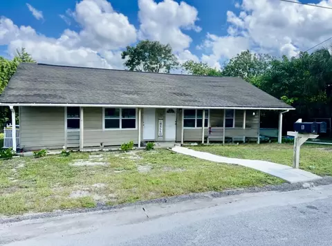 130 E Northside Dr, Lake Wales, FL 33853