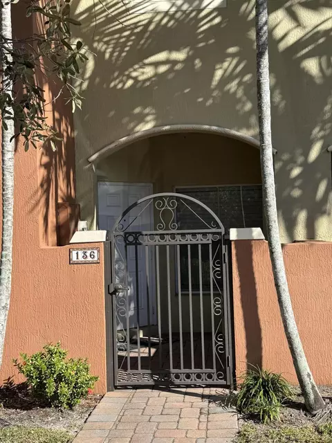 136 Monterey Bay Dr, Boynton Beach, FL 33426