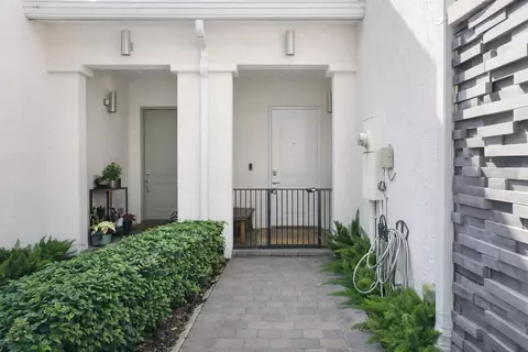 1104 Rio Ct, Lighthouse Point, FL 33064