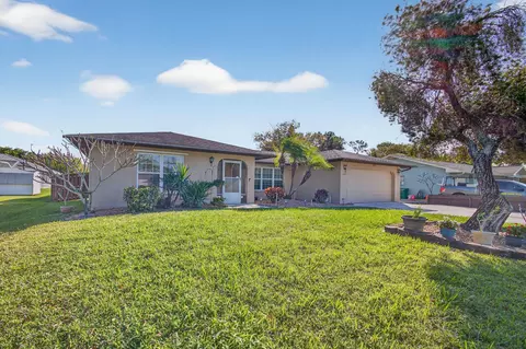 5216 Palm Dr, Fort Pierce, FL 34982