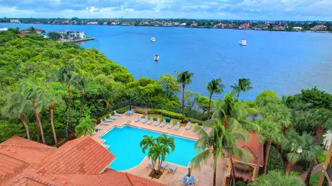 500 Scotia Dr #305, Hypoluxo, FL 33462