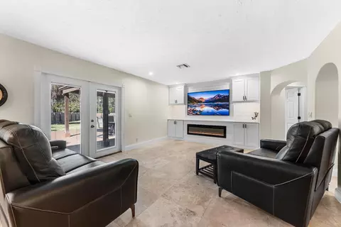 6567 Cindi Ln, Greenacres, FL 33467