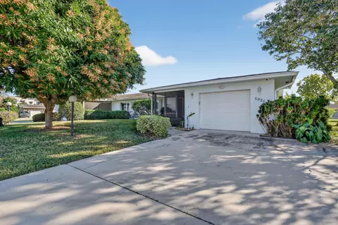 5926 N Los Alamos Ln, Delray Beach, FL 33484