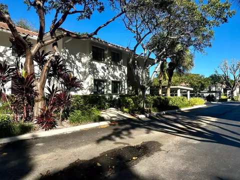 25 Pelican Pointe Dr #201, Delray Beach, FL 33483