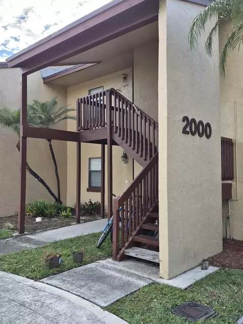 2006 Lakeview Dr W, Royal Palm Beach, FL 33411