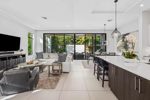820 NE 7th Ave, Delray Beach, FL 33483
