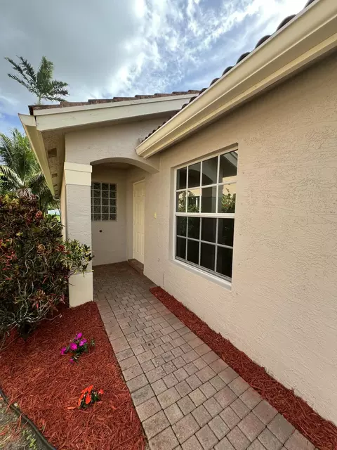 5308 Moon Shadow Ln E, Greenacres, FL 33463
