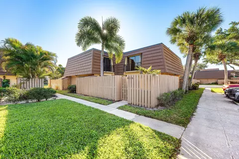 610 6th Ct, Palm Beach Gardens, FL 33410